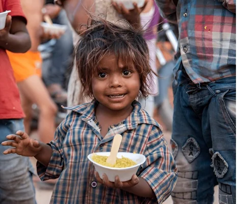 Poor People Feeding Mumbai